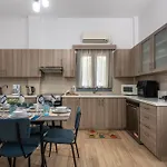 Spacious And Bright Apartman Kosz
