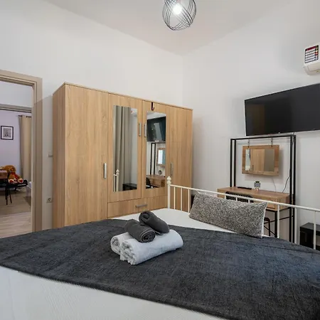 Apartman Spacious And Bright
