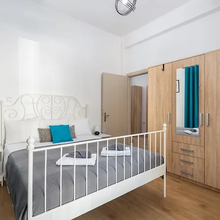 Apartman Spacious And Bright