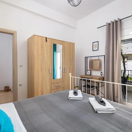 Апартаменти Spacious And Bright *