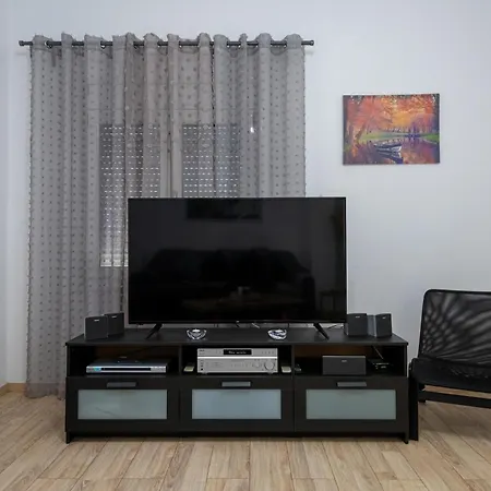 Spacious And Bright Кос