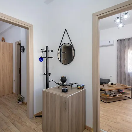 Spacious And Bright Apartment *