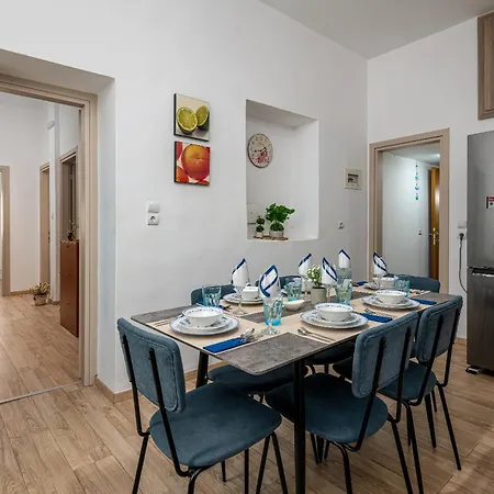 Spacious And Bright アパート