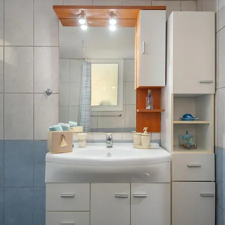 Spacious And Bright Apartment
